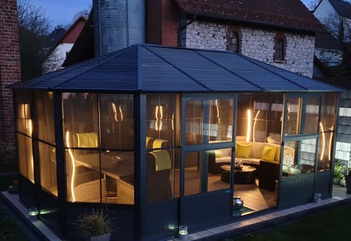 Pavillon: Beleuchtung % Dekoration